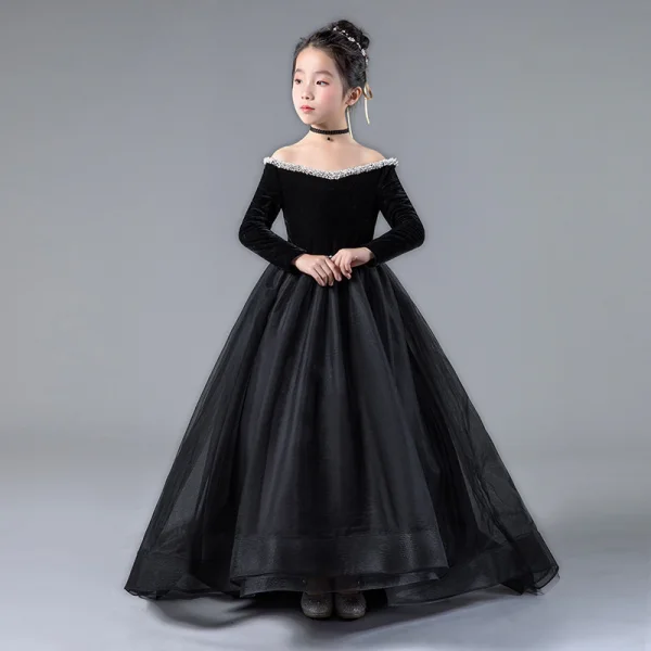 Schöne Schwarz Geburtstag Blumenmädchenkleider 2020 A Linie Off Shoulder Lange Ärmel Rückenfreies Perle Sweep / Pinsel Zug Rüschen