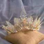 Blomma Fe Guld Fjäril Brud Huvudbonad 2020 Legering Pärla Rhinestone Tiara Bröllop Tillbehör