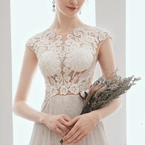 Illusion Ivoire Chiffon Été La Mariée Robe De Mariée 2020 Princesse Encolure Dégagée Sans Manches Appliques En Dentelle Perlage Tribunal Train Volants