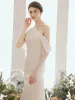Elegante Ivory / Creme Abendkleider 2020 Meerjungfrau Perle Neckholder Kurze Ärmel Sweep / Pinsel Zug Rüschen Rückenfreies Festliche Kleider