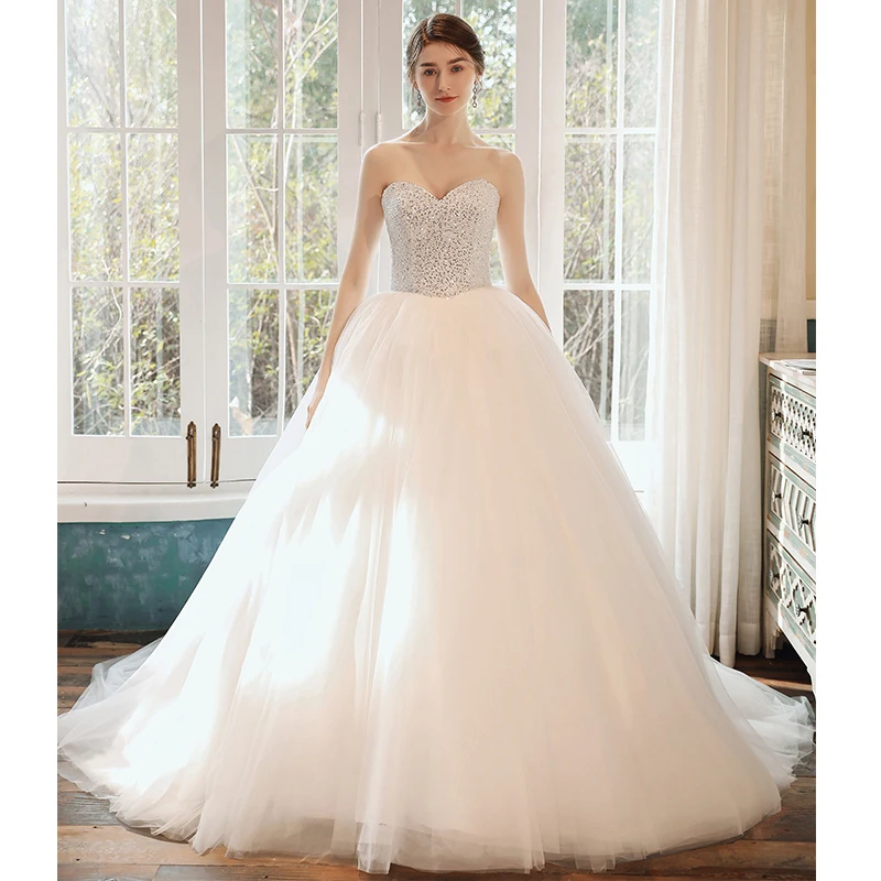 Romantisk Hvit Bryllups Brudekjoler 2020 Ballkjole Kjæreste Uten Ermer Ryggløse Paljetter Beading Cathedral Train Buste