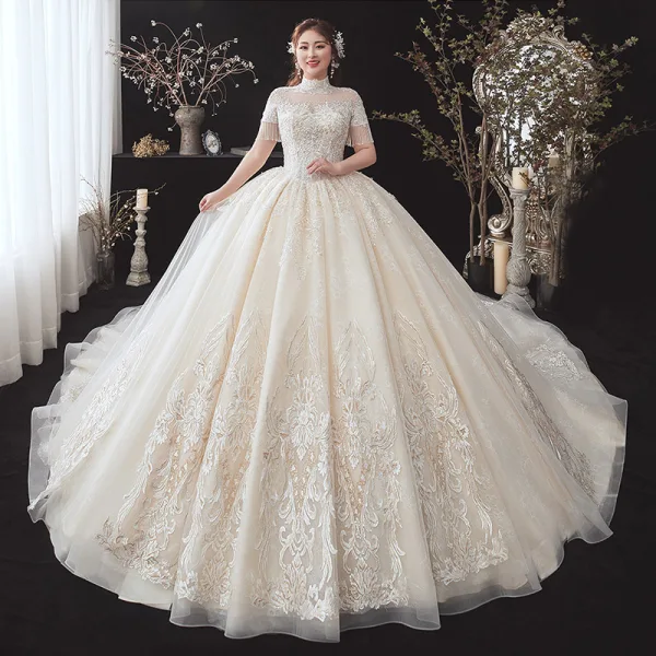Vintage / Originale Champagne Grande Taille Robe De Mariée 2020 Transparentes Col Haut Manches Courtes Dos Nu Perlage Gland Appliques En Dentelle Paillettes Cathedral Train Volants