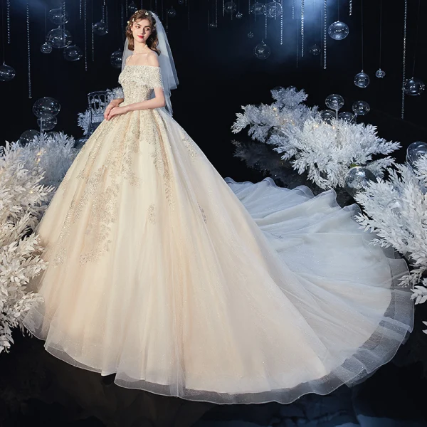 Schöne Champagner Hochzeits Brautkleider / Hochzeitskleider 2020 Ballkleid Off Shoulder Spaghettiträger Kurze Ärmel Rückenfreies Applikationen Spitze Perlenstickerei Glanz Tülle Kathedrale Schleppe Rüschen