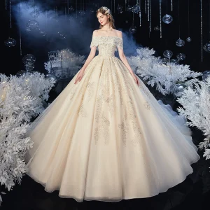 Chic Belle Champagne La Mariée Robe De Mariée 2020 Robe Boule De L 039 Épaule Bretelles Spaghetti Manches Courtes Dos Nu Appliques En Dentelle Perlage Glitter Tulle Cathedral Train Volants