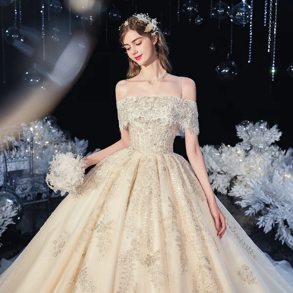 Schöne Champagner Hochzeits Brautkleider / Hochzeitskleider 2020 Ballkleid Off Shoulder Spaghettiträger Kurze Ärmel Rückenfreies Applikationen Spitze Perlenstickerei Glanz Tülle Kathedrale Schleppe Rüschen