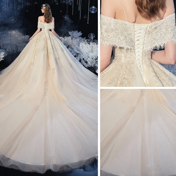 Schöne Champagner Hochzeits Brautkleider / Hochzeitskleider 2020 Ballkleid Off Shoulder Spaghettiträger Kurze Ärmel Rückenfreies Applikationen Spitze Perlenstickerei Glanz Tülle Kathedrale Schleppe Rüschen