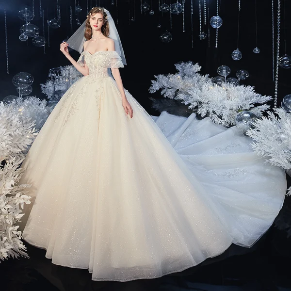 Chic / Belle Champagne La Mariée Robe De Mariée 2020 Robe Boule De l'épaule Manches Courtes Sans Manches Dos Nu Appliques En Dentelle Perlage Paillettes Glitter Tulle Cathedral Train Volants