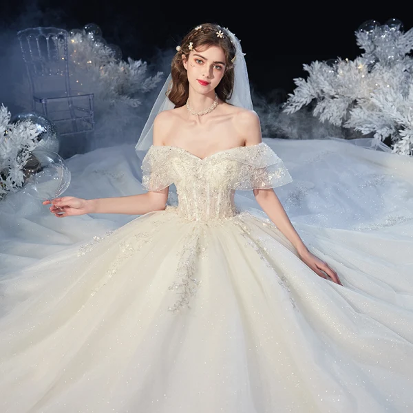 Chic / Belle Champagne La Mariée Robe De Mariée 2020 Robe Boule De l'épaule Manches Courtes Sans Manches Dos Nu Appliques En Dentelle Perlage Paillettes Glitter Tulle Cathedral Train Volants
