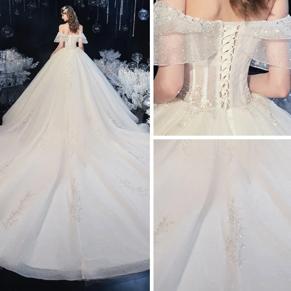 Chic / Belle Champagne La Mariée Robe De Mariée 2020 Robe Boule De l'épaule Manches Courtes Sans Manches Dos Nu Appliques En Dentelle Perlage Paillettes Glitter Tulle Cathedral Train Volants