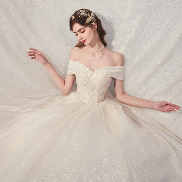 Chic / Belle Champagne La Mariée Robe De Mariée 2020 Robe Boule De l'épaule Manches Courtes Dos Nu Appliques Feuille Perlage Glitter Tulle Cathedral Train Volants