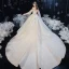 Chic / Belle Champagne La Mariée Robe De Mariée 2020 Robe Boule De l'épaule Manches Courtes Dos Nu Appliques En Dentelle Fleur Paillettes Perlage Cathedral Train Volants
