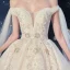 Chic / Belle Champagne La Mariée Robe De Mariée 2020 Robe Boule De l'épaule Manches Courtes Dos Nu Appliques En Dentelle Fleur Paillettes Perlage Cathedral Train Volants