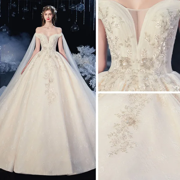 Chic / Belle Champagne La Mariée Robe De Mariée 2020 Robe Boule De l'épaule Manches Courtes Dos Nu Appliques En Dentelle Fleur Paillettes Perlage Cathedral Train Volants