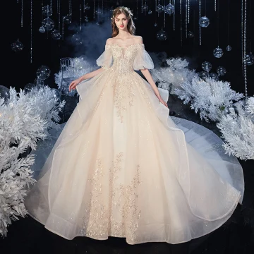 Viktoriansk Stil Champagne Brud Bröllopsklänningar 2020 Balklänning Av Axeln Pösigt 1 2 Ärm Halterneck Appliqués Spets Beading Glittriga Glitter Tyll Cathedral Train Ruffle
