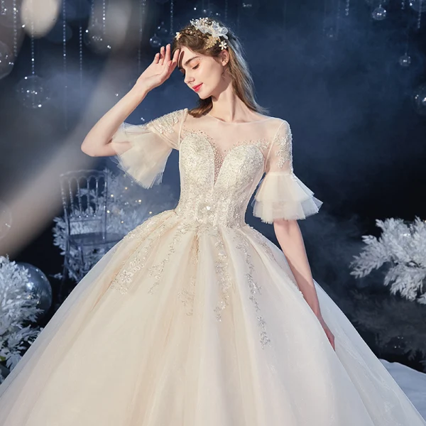 Élégant Champagne Transparentes La Mariée Robe De Mariée 2020 Robe Boule Encolure Carrée 1/2 Manches Manches de cloche Dos Nu Appliques En Dentelle Perlage Glitter Tulle Cathedral Train Volants