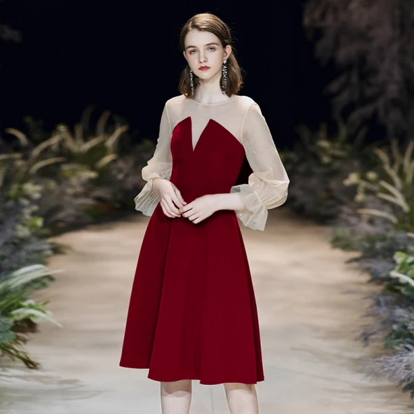 Modest / Simple Burgundy See-through Homecoming Graduation Dresses 2020 A-Line / Princess Scoop Neck Puffy 3/4 Sleeve Knee-Length Ruffle Backless Formal Dresses