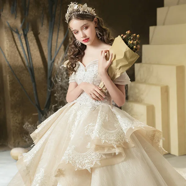 Luxe Champagne La Mariée Robe De Mariée 2020 Robe Boule De l'épaule Manches Courtes Dos Nu Appliques En Dentelle Perlage Royal Train Volants