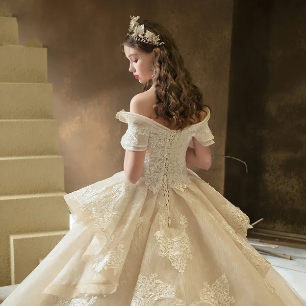 Luxe Champagne La Mariée Robe De Mariée 2020 Robe Boule De l'épaule Manches Courtes Dos Nu Appliques En Dentelle Perlage Royal Train Volants