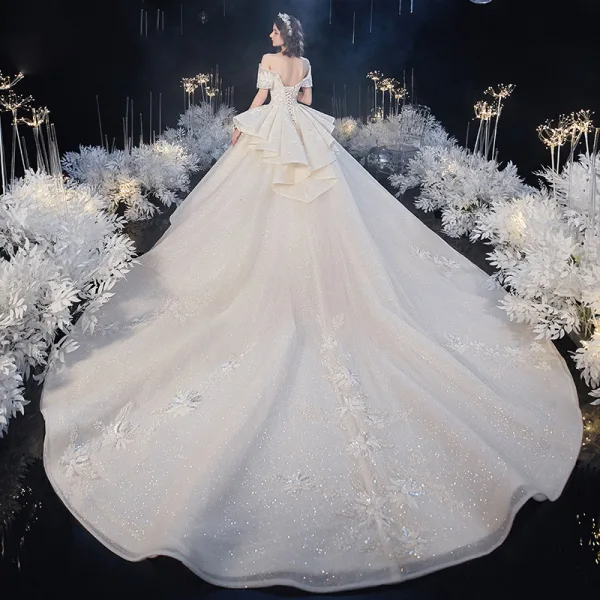 Luxe Champagne La Mariée Robe De Mariée 2020 Robe Boule De l'épaule Manches Courtes Dos Nu Appliques En Dentelle Perlage Glitter Tulle Royal Train Volants