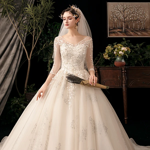 Chic / Belle Champagne Transparentes Robe De Mariée 2020 Robe Boule V-Cou 3/4 Manches Dos Nu Feuille Appliques En Dentelle Perlage Glitter Tulle Cathedral Train