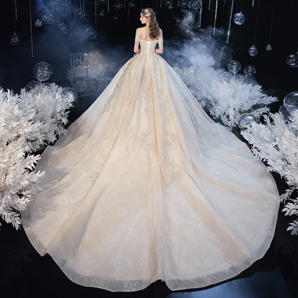 Chic / Belle Champagne La Mariée Robe De Mariée 2020 Robe Boule De l'épaule Manches Courtes Dos Nu Appliques En Dentelle Perlage Perle Paillettes Cathedral Train
