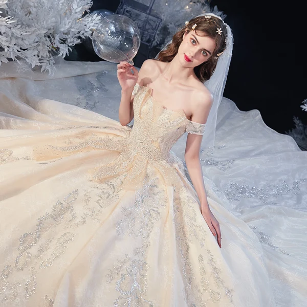 Chic / Belle Champagne La Mariée Robe De Mariée 2020 Robe Boule De l'épaule Manches Courtes Dos Nu Appliques En Dentelle Perlage Perle Paillettes Cathedral Train