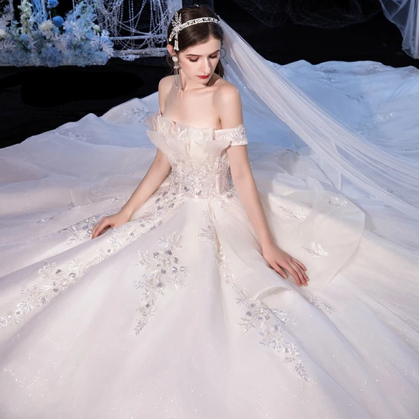 Chic / Belle Ivoire La Mariée Robe De Mariée 2020 Robe Boule De l'épaule Manches Courtes Dos Nu Appliques En Dentelle Perlage Glitter Tulle Cathedral Train Volants