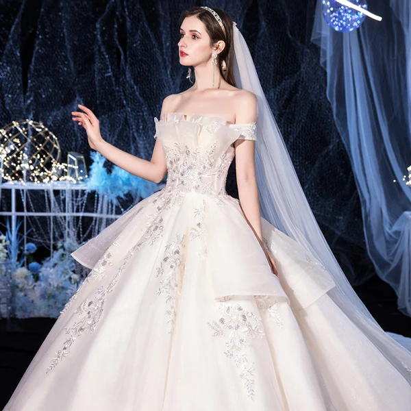 Chic / Belle Ivoire La Mariée Robe De Mariée 2020 Robe Boule De l'épaule Manches Courtes Dos Nu Appliques En Dentelle Perlage Glitter Tulle Cathedral Train Volants