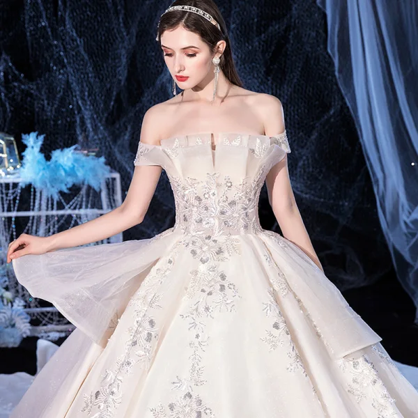 Chic / Belle Ivoire La Mariée Robe De Mariée 2020 Robe Boule De l'épaule Manches Courtes Dos Nu Appliques En Dentelle Perlage Glitter Tulle Cathedral Train Volants