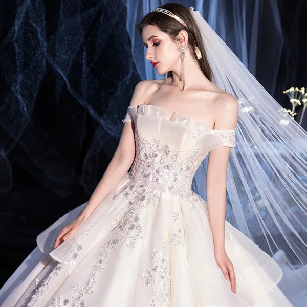 Chic / Belle Ivoire La Mariée Robe De Mariée 2020 Robe Boule De l'épaule Manches Courtes Dos Nu Appliques En Dentelle Perlage Glitter Tulle Cathedral Train Volants