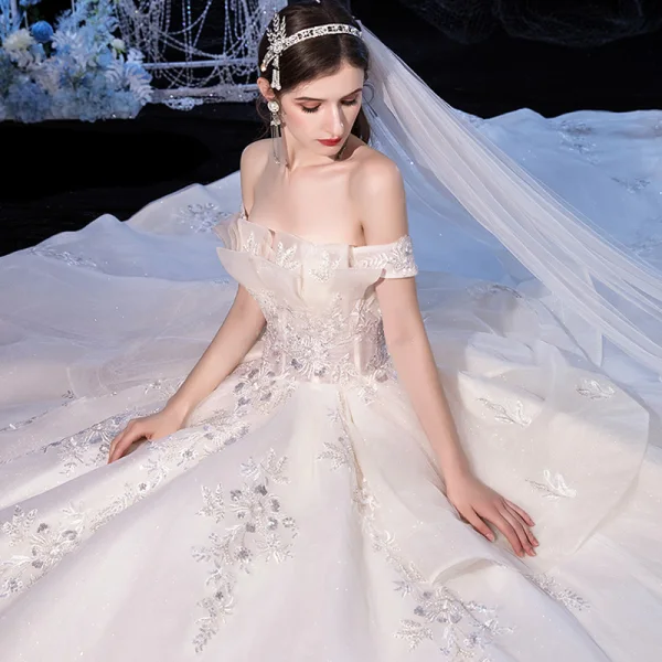 Chic / Belle Ivoire La Mariée Robe De Mariée 2020 Robe Boule De l'épaule Manches Courtes Dos Nu Appliques En Dentelle Perlage Glitter Tulle Cathedral Train Volants