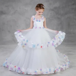 Blomma Fe Vita Brudnäbbsklänning 2020 Balklänning Urringning Ärmlös Halterneck Appliqués Blomma Rhinestone Svep Tåg Cascading Volanger