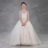 Eleganckie Szampan Urodziny Sukienki Dla Dziewczynek 2020 Suknia Balowa Przezroczyste Wycięciem Bez Rękawów Bez Pleców Aplikacje Kwiat Rhinestone Frezowanie Perła Trenem Sweep Wzburzyć