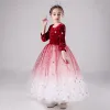 Elegantes Rojo Degradado De Color Suede Invierno Vestidos para niñas 2020 Ball Gown Scoop Escote 3/4 Ærmer Glitter Estrella Largos Ruffle
