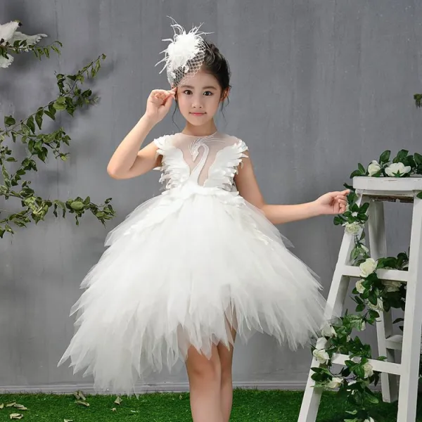 Mode Weiß Durchsichtige Geburtstag Blumenmädchenkleider 2020 Ballkleid Rundhalsausschnitt Ärmellos Perlenstickerei Asymmetrisch Fallende Rüsche