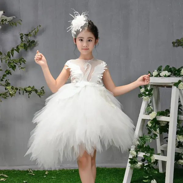 Mode Blanche Transparentes Anniversaire Robe Ceremonie Fille 2020 Robe Boule Encolure Dégagée Sans Manches Perlage Asymétrique Volants en Cascade