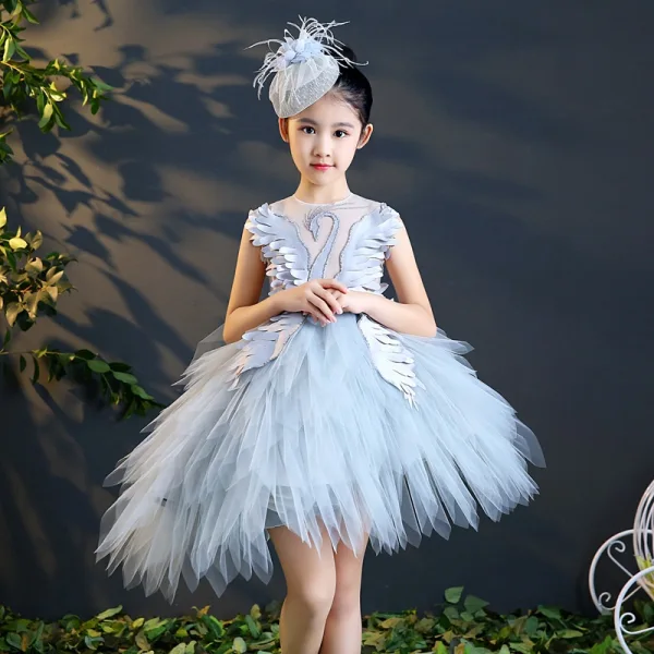 Mode Blanche Transparentes Anniversaire Robe Ceremonie Fille 2020 Robe Boule Encolure Dégagée Sans Manches Perlage Asymétrique Volants en Cascade