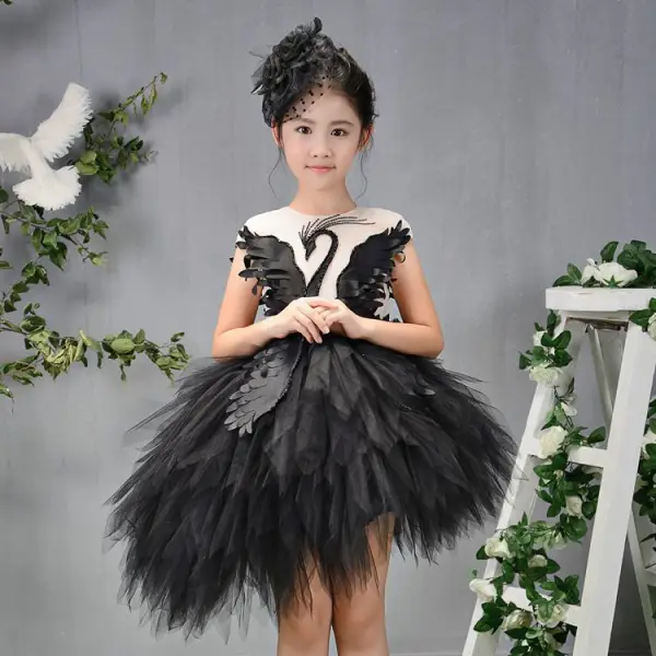 Mode Blanche Transparentes Anniversaire Robe Ceremonie Fille 2020 Robe Boule Encolure Dégagée Sans Manches Perlage Asymétrique Volants en Cascade