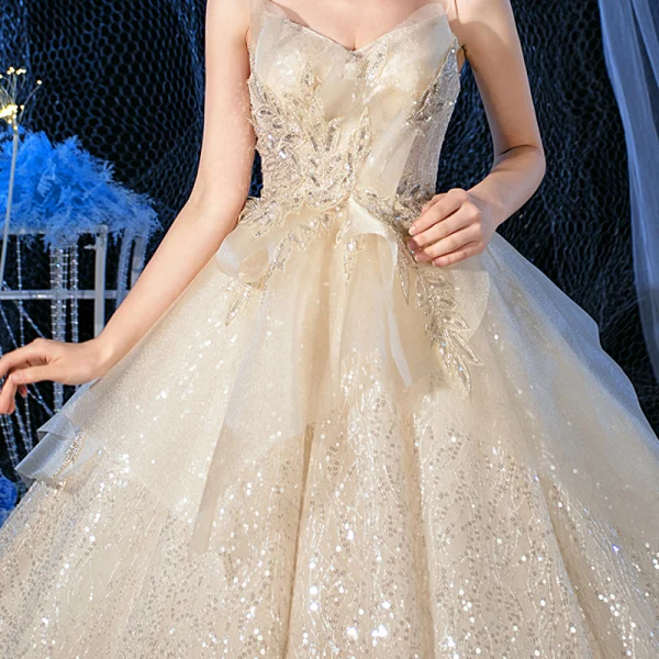 Glitzernden Champagner Pailletten Hochzeits Brautkleider / Hochzeitskleider 2020 Ballkleid Spaghettiträger Ärmellos Rückenfreies Applikationen Spitze Perlenstickerei Glanz Tülle Königliche Schleppe Rüschen