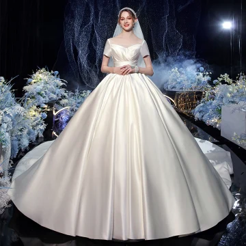 Enkla Elfenben Satin Brud Bröllopsklänningar 2020 Balklänning Fyrkantig Ringning Korta Ärm Halterneck Cathedral Train Ruffle