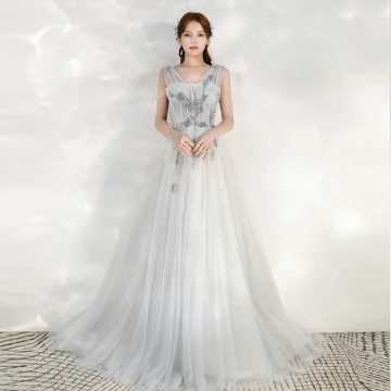 Haut De Gamme Gris Robe De Soirée 2020 Princesse Épaules Sans Manches Appliques Perlage Paillettes Train De Balayage Volants Dos Nu Robe De Ceremonie