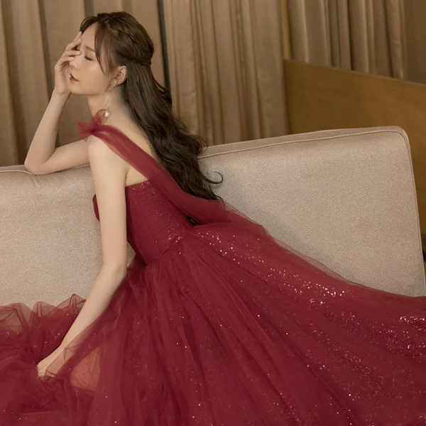 Classy Burgundy Dancing Prom Dresses 2020 A-Line / Princess Spaghetti Straps Sleeveless Glitter Tulle Floor-Length / Long Ruffle Backless Formal Dresses
