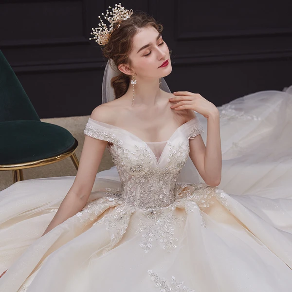 Luxe Champagne La Mariée Robe De Mariée 2020 Robe Boule De l'épaule Manches Courtes Dos Nu Appliques En Dentelle Paillettes Perlage Glitter Tulle Royal Train Volants