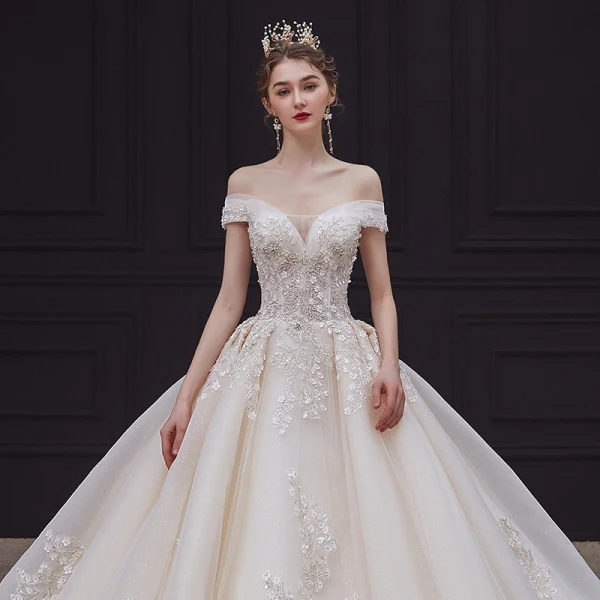 Luxe Champagne La Mariée Robe De Mariée 2020 Robe Boule De l'épaule Manches Courtes Dos Nu Appliques En Dentelle Paillettes Perlage Glitter Tulle Royal Train Volants