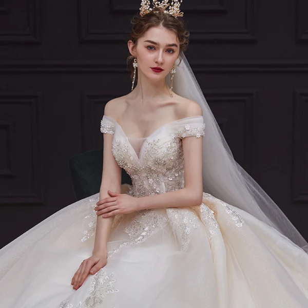 Luxe Champagne La Mariée Robe De Mariée 2020 Robe Boule De l'épaule Manches Courtes Dos Nu Appliques En Dentelle Paillettes Perlage Glitter Tulle Royal Train Volants