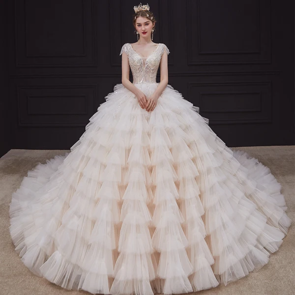 Luxe Champagne La Mariée Robe De Mariée 2020 Robe Boule Transparentes Col v profond Sans Manches Dos Nu Appliques Paillettes Perlage Royal Train Volants en Cascade