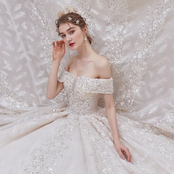Luxe Champagne La Mariée Robe De Mariée 2020 Robe Boule De l'épaule Transparentes V-Cou Manches Courtes Dos Nu Appliques Paillettes Perlage Glitter Tulle Royal Train Volants