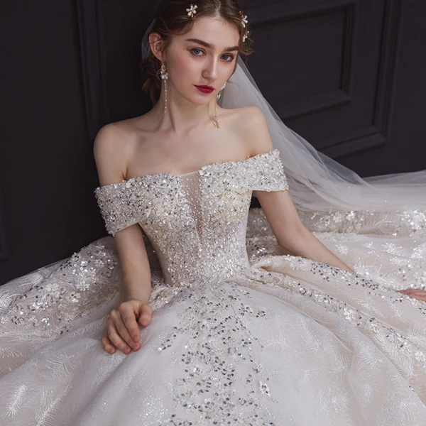 Luxe Champagne La Mariée Robe De Mariée 2020 Robe Boule De l'épaule Transparentes V-Cou Manches Courtes Dos Nu Appliques Paillettes Perlage Glitter Tulle Royal Train Volants