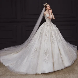 Luxe Champagne La Mariée Robe De Mariée 2020 Robe Boule De L 039 Épaule Manches Courtes Dos Nu Appliques Fleur Perlage Chapel Train Volants