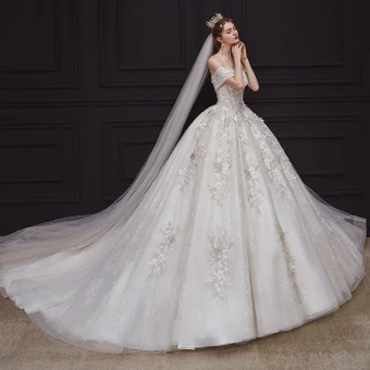 Luxe Champagne La Mariée Robe De Mariée 2020 Robe Boule De L 039 Épaule Manches Courtes Dos Nu Appliques Fleur Perlage Chapel Train Volants